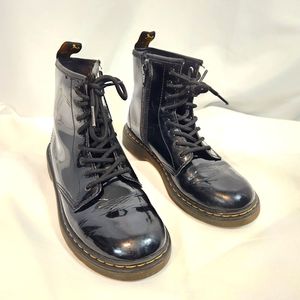 Dr. Martens Sinclair Hex black  patent leather ankle boots youth girls 3